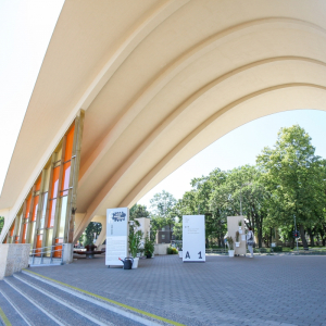 Dubultu dzelzceļa stacija