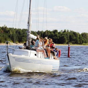 Yacht and motor boat cruises