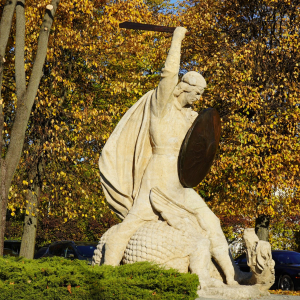 Skulptūra „Lāčauša cīņa ar pūķi“ (Meškiuko kova su drakonu)