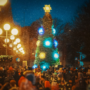  Ziemassvētku egles iedegšana Majoros