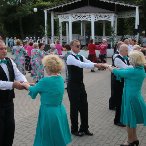 Starptautiskais Senioru deju festivāls “Puķu balle” Horna dārzā
