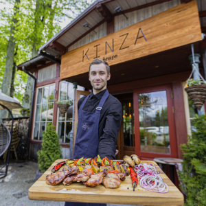 Klasiskais teļa gaļas šašliks gruzīnu gaumē - restorāns &quot;Kinza House&quot;
