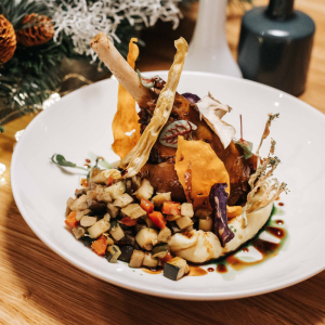 Jēra gaļas CONFIT ar dārzeņu ragū