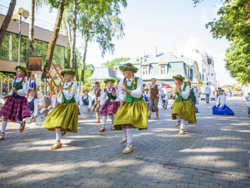Tautas deju festivāls – “Latvju bērni danci veda” 