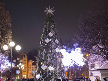 Galvenās Ziemassvētku egles iedegšanas svētki Jūrmalā